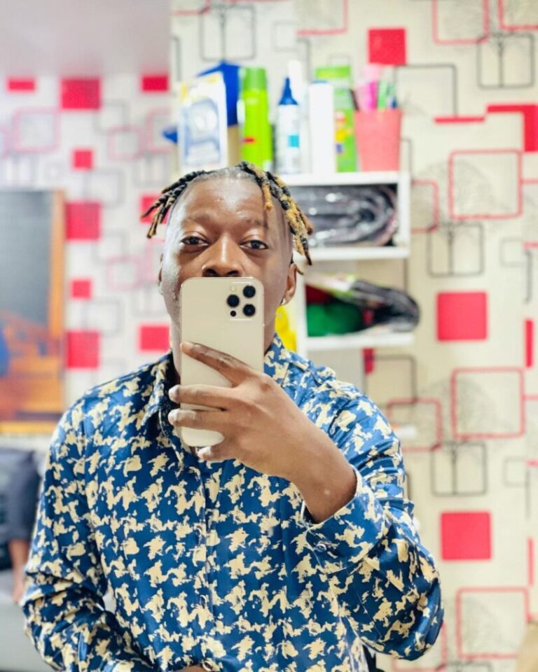 AUDIO: Mzee Wa Bwax Ft Elisha Nampakia Mkongo Mp3 Download