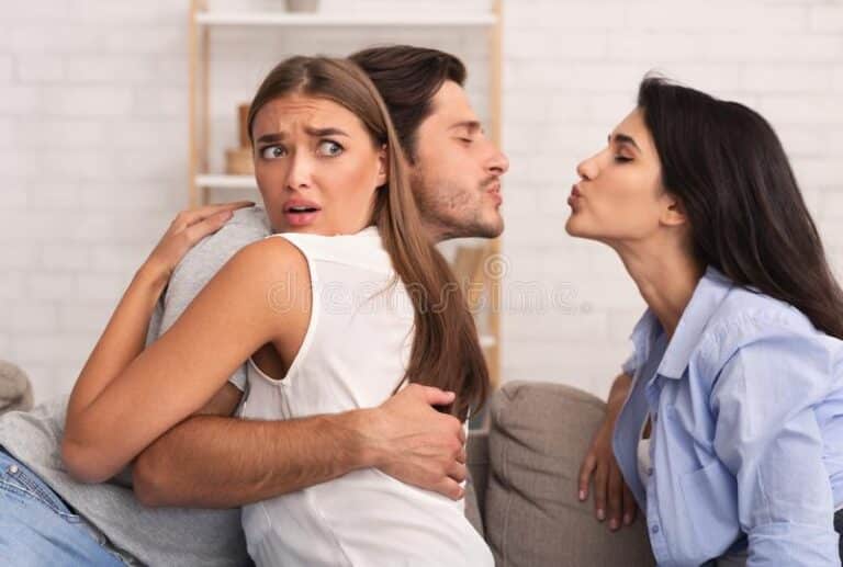 Unataka Kujua Kama Mpenzi Wako Anakuchiti.. Soma Hapa.