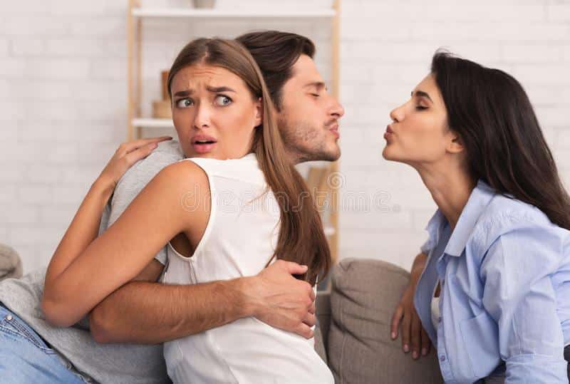Unataka Kujua Kama Mpenzi Wako Anakuchiti.. Soma Hapa.